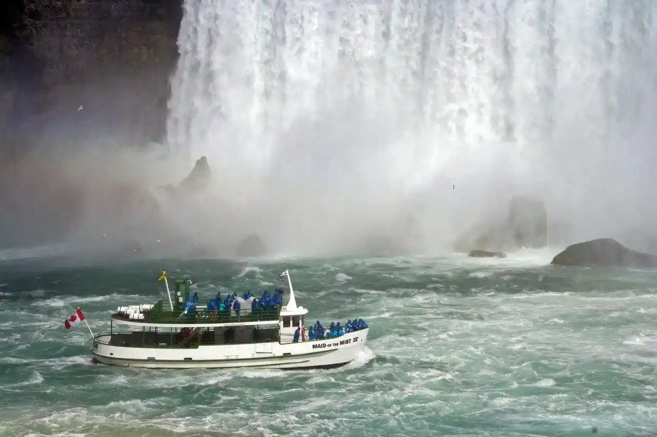 Premier Boat Tours at work